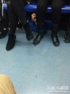 摸男生下面 视频,揭秘未成年人不当行为